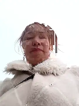 Snapshot of Yellow-pink chatting on March 2026 02:13:01 AM Yellow-pink online show from March 2026 02:13:01 AM