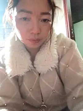 Snapshot of Yellow-pink chatting on April 2026 11:11:01 AM Yellow-pink online show from April 2026 11:11:01 AM