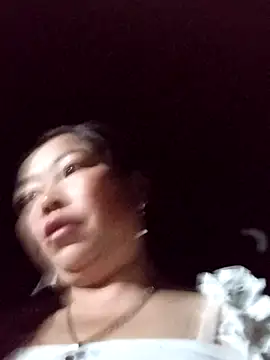 Snapshot of Yellow-pink chatting on April 2026 06:38:02 PM Yellow-pink online show from April 2026 06:38:02 PM