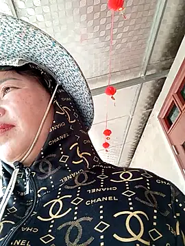 Snapshot of Yellow-pink chatting on April 2026 01:48:01 AM Yellow-pink online show from April 2026 01:48:01 AM