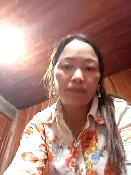 Snapshot of Yellow-pink chatting on April 2026 01:22:01 PM Yellow-pink online show from April 2026 01:22:01 PM