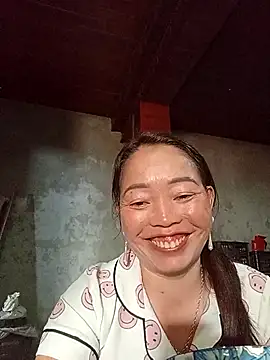 Snapshot of Yellow-pink chatting on April 2026 01:27:01 AM Yellow-pink online show from April 2026 01:27:01 AM