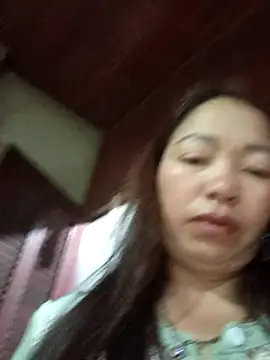 Snapshot of Yellow-pink chatting on April 2026 11:09:01 PM Yellow-pink online show from April 2026 11:09:01 PM