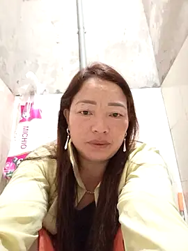 Snapshot of Yellow-pink chatting on April 2026 11:29:02 PM Yellow-pink online show from April 2026 11:29:02 PM