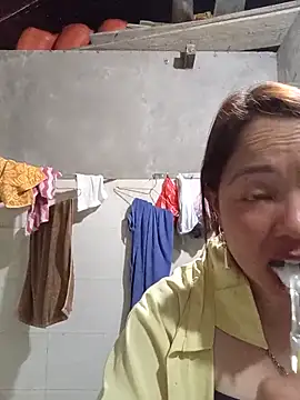 Snapshot of Yellow-pink chatting on April 2026 11:35:01 AM Yellow-pink online show from April 2026 11:35:01 AM