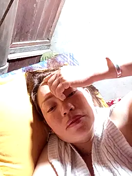 Snapshot of Yellow-pink chatting on April 2026 09:39:01 PM Yellow-pink online show from April 2026 09:39:01 PM