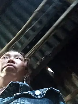 Snapshot of Yellow-pink chatting on April 2026 11:02:01 AM Yellow-pink online show from April 2026 11:02:01 AM