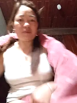 Snapshot of Yellow-pink chatting on April 2026 11:06:01 PM Yellow-pink online show from April 2026 11:06:01 PM