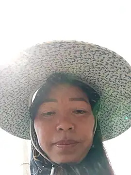 Snapshot of Yellow-pink chatting on April 2026 02:51:02 AM Yellow-pink online show from April 2026 02:51:02 AM