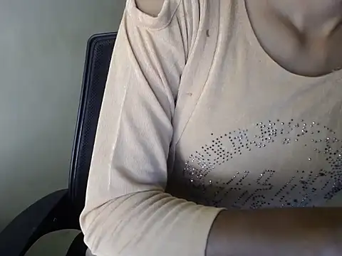 Snapshot of shreya_sharma01 chatting on April 2026 05:08:01 AM shreya sharma01 online show from April 2026 05:08:01 AM