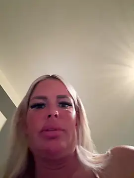 Snapshot of anna_kournikova chatting on April 2026 07:52:01 PM anna kournikova online show from April 2026 07:52:01 PM