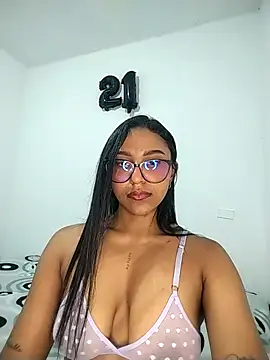 Snapshot of Victoria_Gonzalez chatting on April 2026 10:48:01 PM Victoria Gonzalez online show from April 2026 10:48:01 PM