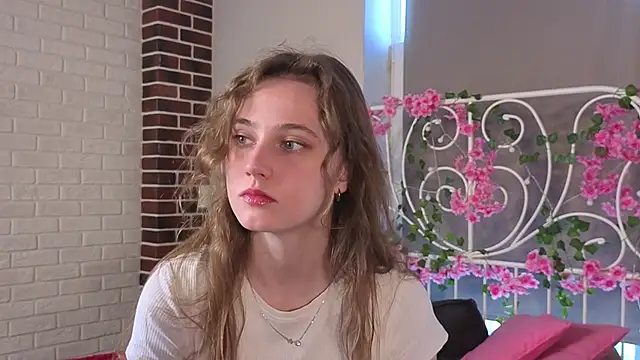 Snapshot of RubieHeiser chatting on April 2026 09:25:02 AM RubieHeiser online show from April 2026 09:25:02 AM