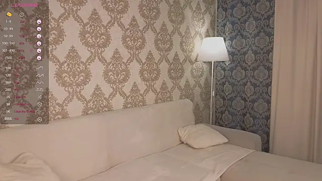 Snapshot of foxy_bloomm chatting on April 2026 01:09:02 PM foxy bloomm online show from April 2026 01:09:02 PM