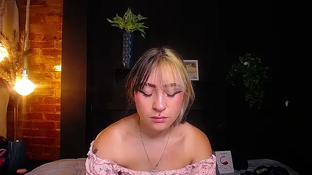 Snapshot of melodygirl2__ chatting on April 2026 08:34:02 PM melodygirl2 online show from April 2026 08:34:02 PM