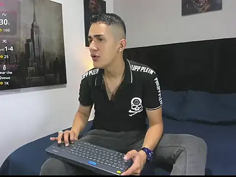 Snapshot of _Alan_Walker_1 chatting on April 2026 05:32:01 PM Alan Walker 1 online show from April 2026 05:32:01 PM