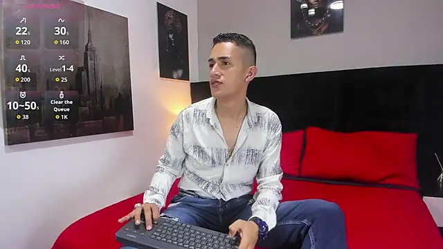 Snapshot of _Alan_Walker_1 chatting on April 2026 02:33:02 PM Alan Walker 1 online show from April 2026 02:33:02 PM