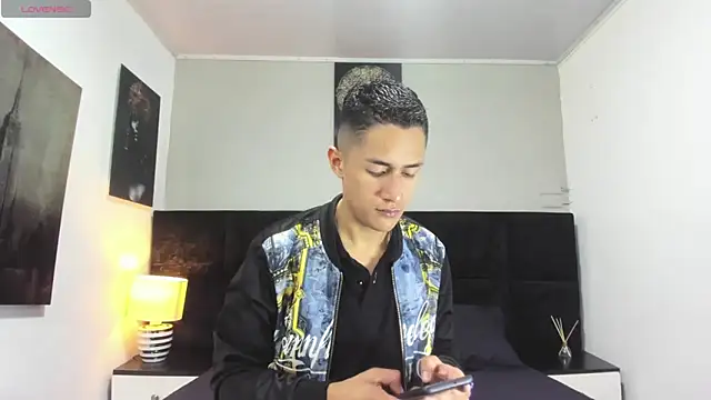 Snapshot of _Alan_Walker_1 chatting on April 2026 02:01:02 PM Alan Walker 1 online show from April 2026 02:01:02 PM