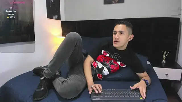 Snapshot of _Alan_Walker_1 chatting on April 2026 02:19:01 PM Alan Walker 1 online show from April 2026 02:19:01 PM