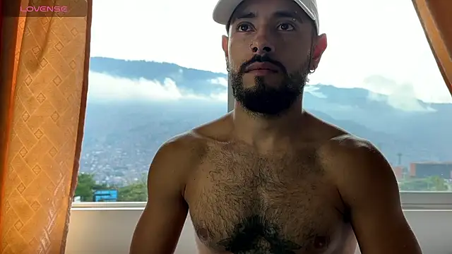 Snapshot of Mateobaer_ chatting on April 2026 01:15:02 PM Mateobaer online show from April 2026 01:15:02 PM