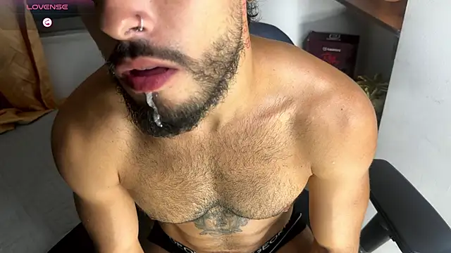 Snapshot of Mateobaer_ chatting on April 2026 03:53:01 AM Mateobaer online show from April 2026 03:53:01 AM