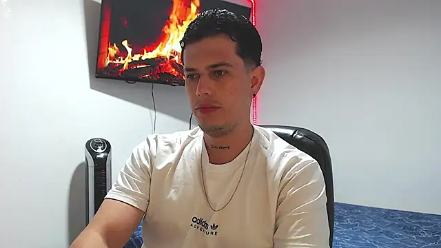 Snapshot of JUAN_CAMILOXXX chatting on March 2026 03:12:01 AM JUAN CAMILOXXX online show from March 2026 03:12:01 AM