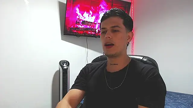 Snapshot of JUAN_CAMILOXXX chatting on March 2026 04:18:01 AM JUAN CAMILOXXX online show from March 2026 04:18:01 AM