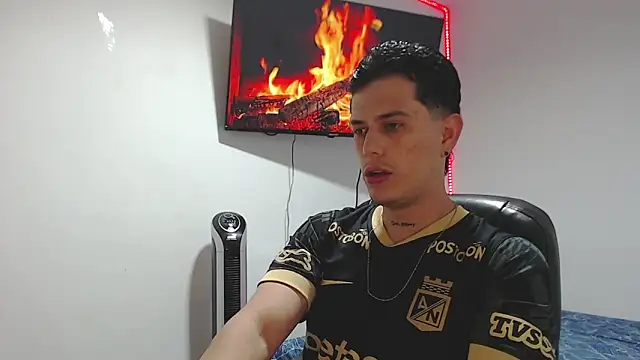 Snapshot of JUAN_CAMILOXXX chatting on March 2026 04:02:02 AM JUAN CAMILOXXX online show from March 2026 04:02:02 AM