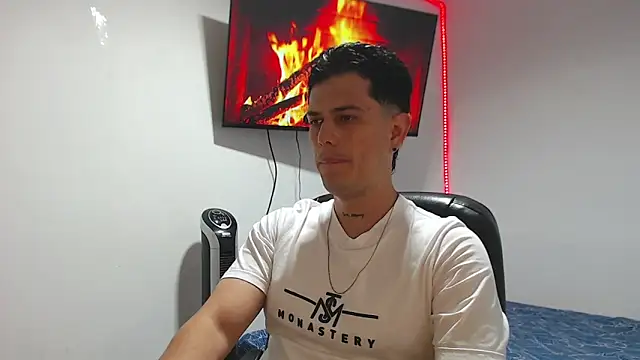 Snapshot of JUAN_CAMILOXXX chatting on April 2026 03:47:01 AM JUAN CAMILOXXX online show from April 2026 03:47:01 AM