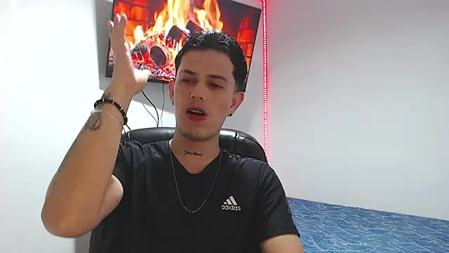 Snapshot of JUAN_CAMILOXXX chatting on April 2026 03:51:02 AM JUAN CAMILOXXX online show from April 2026 03:51:02 AM