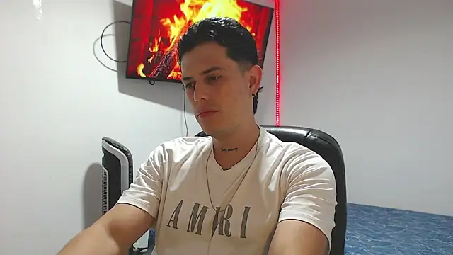 Snapshot of JUAN_CAMILOXXX chatting on April 2026 04:17:01 AM JUAN CAMILOXXX online show from April 2026 04:17:01 AM