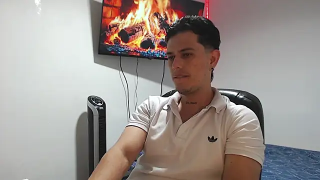 Snapshot of JUAN_CAMILOXXX chatting on April 2026 04:41:01 AM JUAN CAMILOXXX online show from April 2026 04:41:01 AM