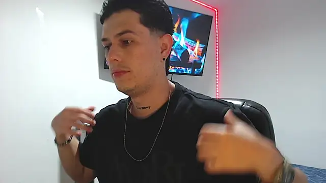 Snapshot of JUAN_CAMILOXXX chatting on April 2026 02:24:02 AM JUAN CAMILOXXX online show from April 2026 02:24:02 AM