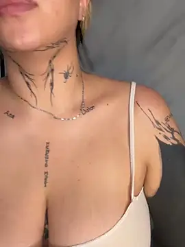 Snapshot of CarolQueen1_ chatting on March 2026 01:06:01 PM CarolQueen1 online show from March 2026 01:06:01 PM