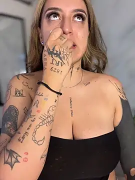 Snapshot of CarolQueen1_ chatting on March 2026 01:44:02 PM CarolQueen1 online show from March 2026 01:44:02 PM