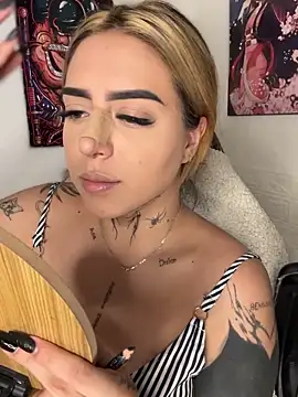 Snapshot of CarolQueen1_ chatting on April 2026 01:41:01 PM CarolQueen1 online show from April 2026 01:41:01 PM