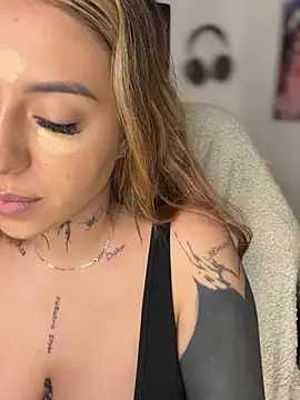 Snapshot of CarolQueen1_ chatting on April 2026 12:49:01 PM CarolQueen1 online show from April 2026 12:49:01 PM