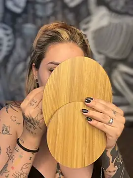 Snapshot of CarolQueen1_ chatting on April 2026 01:16:01 PM CarolQueen1 online show from April 2026 01:16:01 PM