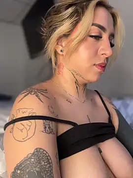 Snapshot of CarolQueen1_ chatting on April 2026 07:07:02 PM CarolQueen1 online show from April 2026 07:07:02 PM