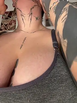 Snapshot of CarolQueen1_ chatting on April 2026 12:37:01 PM CarolQueen1 online show from April 2026 12:37:01 PM