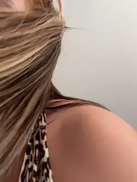 Snapshot of Nore_0 chatting on April 2026 09:05:01 PM Nore 0 online show from April 2026 09:05:01 PM