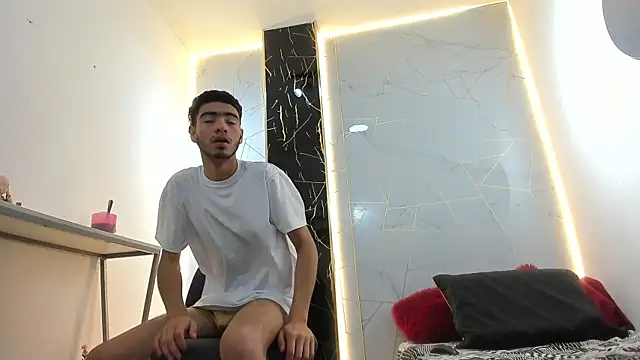 Snapshot of Valentin_Lux chatting on March 2026 02:28:01 AM Valentin Lux online show from March 2026 02:28:01 AM