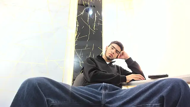 Snapshot of Valentin_Lux chatting on March 2026 03:23:01 AM Valentin Lux online show from March 2026 03:23:01 AM