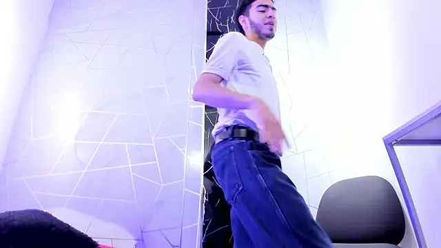 Snapshot of Valentin_Lux chatting on March 2026 03:23:02 AM Valentin Lux online show from March 2026 03:23:02 AM