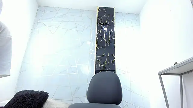 Snapshot of Valentin_Lux chatting on April 2026 04:09:02 AM Valentin Lux online show from April 2026 04:09:02 AM