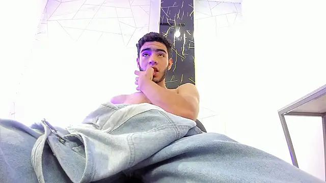 Snapshot of Valentin_Lux chatting on April 2026 04:46:01 AM Valentin Lux online show from April 2026 04:46:01 AM