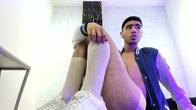 Snapshot of Valentin_Lux chatting on April 2026 02:36:02 AM Valentin Lux online show from April 2026 02:36:02 AM