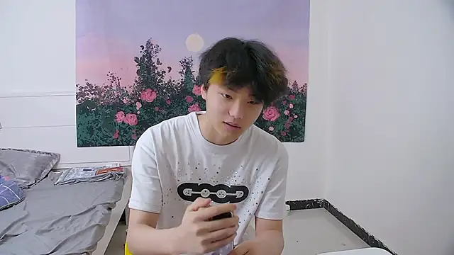 Snapshot of icecream-002 chatting on April 2026 01:06:02 PM icecream-002 online show from April 2026 01:06:02 PM