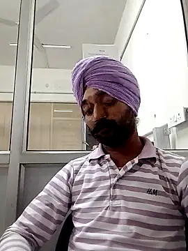 Snapshot of Parm_randhawa chatting on April 2026 05:25:01 PM Parm randhawa online show from April 2026 05:25:01 PM