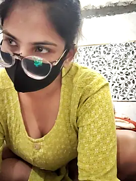 Snapshot of miss_juliya chatting on April 2026 05:30:02 PM miss juliya online show from April 2026 05:30:02 PM